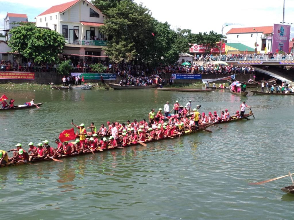 le hoi dua thuyen truyen thong tren song kien giang 01