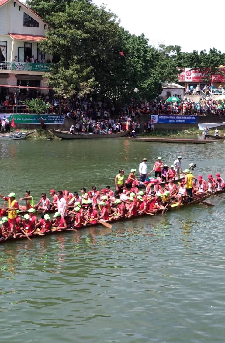 le hoi dua thuyen truyen thong tren song kien giang 01